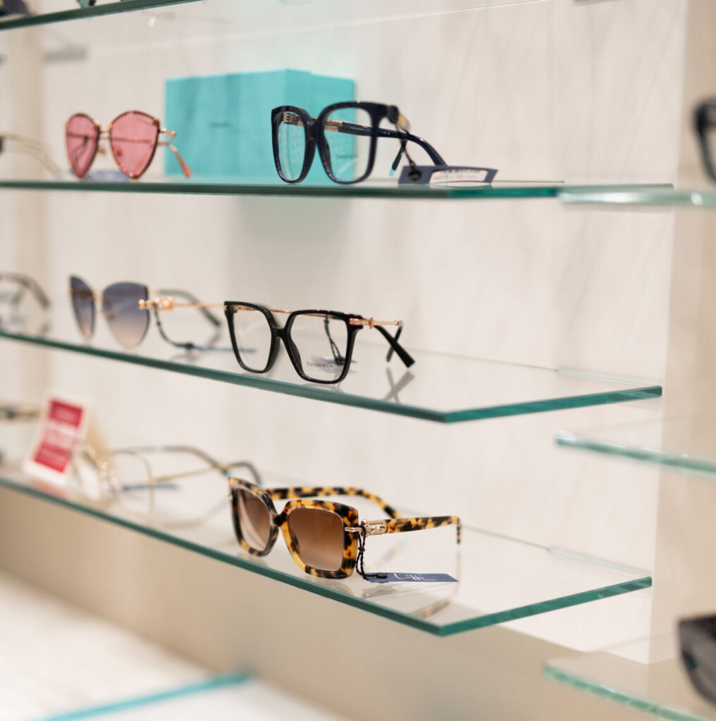 La tua nuova montatura è in omaggio con l’acquisto di lenti Astra Vision Sapphire+ o superiori!